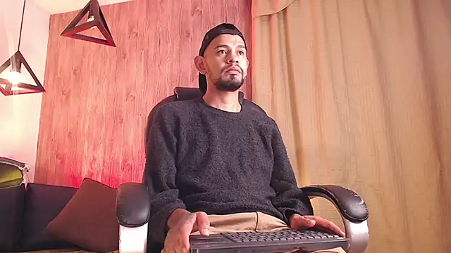 Snapshot of Bedobigcock chatting on February 2025 02:01:01 AM Bedobigcock online show from February 2025 02:01:01 AM