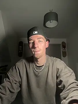 Snapshot of MikesWood21 chatting on December 2024 11:07:01 PM MikesWood21 online show from December 2024 11:07:01 PM