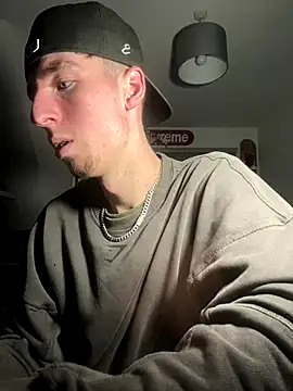 Snapshot of MikesWood21 chatting on December 2024 01:36:01 AM MikesWood21 online show from December 2024 01:36:01 AM