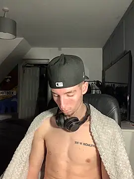 Snapshot of MikesWood21 chatting on December 2024 04:42:01 AM MikesWood21 online show from December 2024 04:42:01 AM