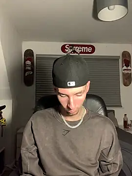 Snapshot of MikesWood21 chatting on December 2024 03:30:01 AM MikesWood21 online show from December 2024 03:30:01 AM