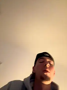 Snapshot of MikesWood21 chatting on October 2025 11:15:01 PM MikesWood21 online show from October 2025 11:15:01 PM