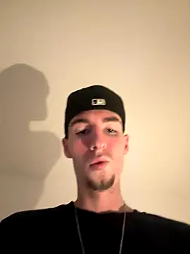 Snapshot of MikesWood21 chatting on October 2025 11:16:01 PM MikesWood21 online show from October 2025 11:16:01 PM