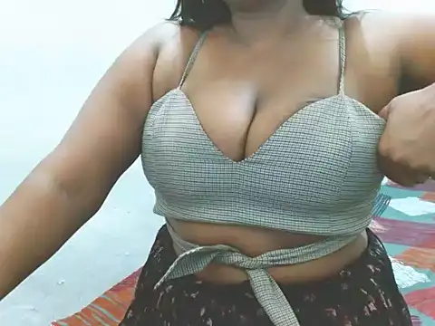 queen cute online show from April 2026 08:09:02 PM