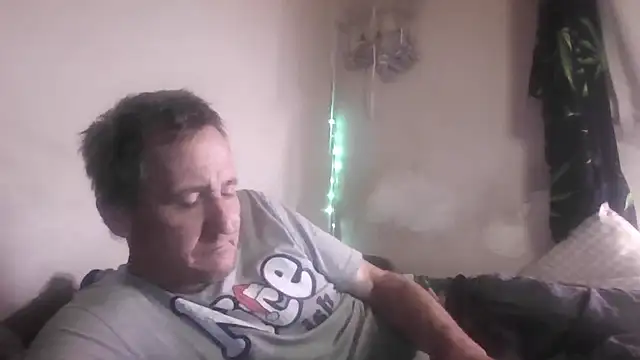 Snapshot of George48 chatting on November 2025 06:16:02 AM George48 online show from November 2025 06:16:02 AM