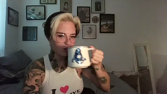 Snapshot of Alexandersonxo chatting on October 2025 08:34:02 AM Alexandersonxo online show from October 2025 08:34:02 AM