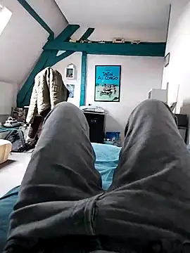 Snapshot of JulesG18 chatting on February 2026 11:22:02 AM JulesG18 online show from February 2026 11:22:02 AM