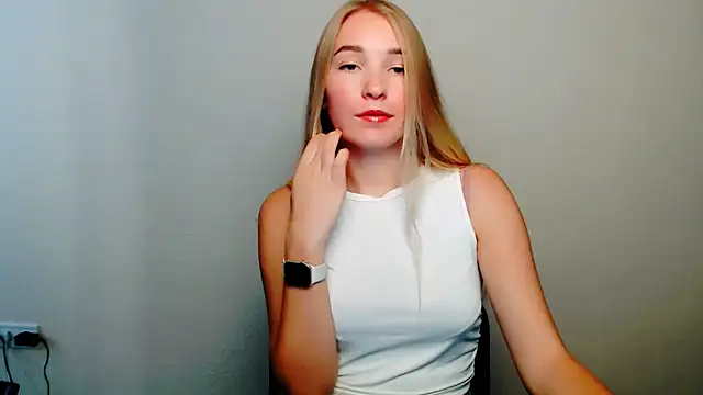 Snapshot of Queen_ofLove chatting on October 2025 01:21:01 PM Queen ofLove online show from October 2025 01:21:01 PM