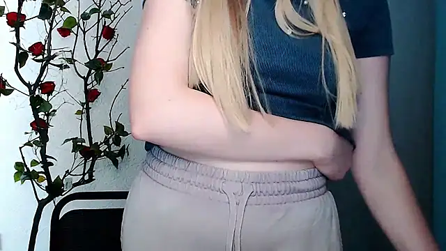 Queen ofLove online show from April 2026 01:41:01 PM