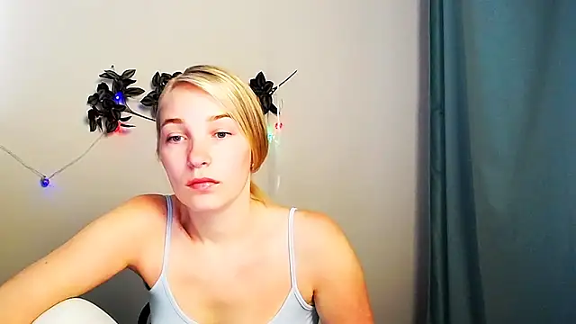 Queen ofLove online show from May 2026 10:12:02 AM