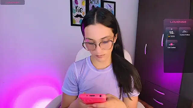 Snapshot of mariaan_m_ chatting on November 2025 10:45:01 PM mariaan m online show from November 2025 10:45:01 PM