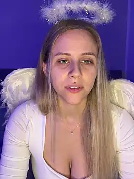 lunawolf21 online show from December 2025 07:38:01 AM