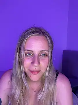 lunawolf21 online show from June 2026 08:15:02 PM