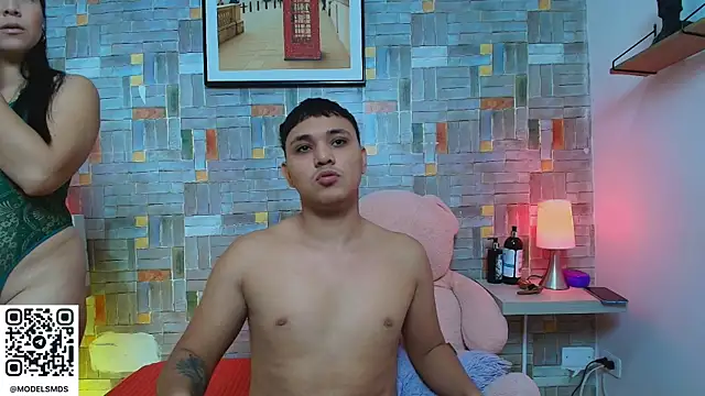 couple lovelyds online show from November 2025 08:30:02 PM