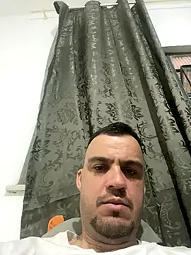 Vaguinhowqs online show from November 2025 03:45:01 PM