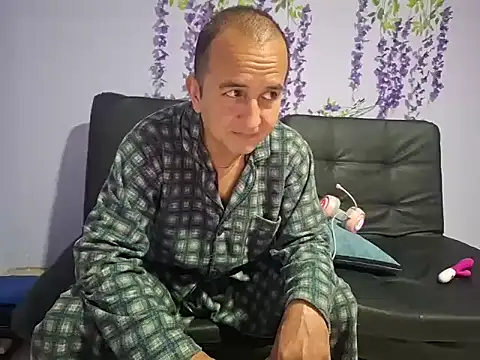 yazforeSolo online show from November 2025 02:40:02 PM