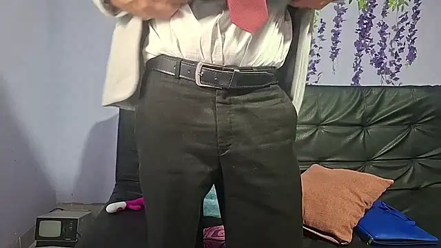 yazforeSolo online show from November 2025 03:55:01 PM