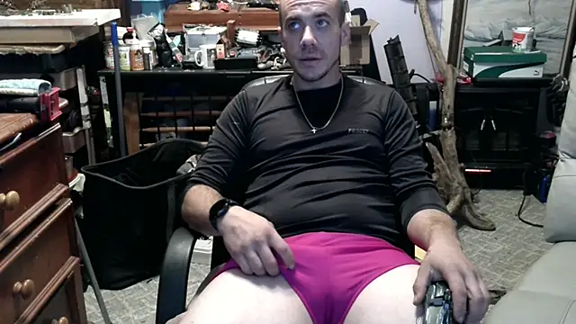 ScubaStevex online show from November 2025 01:00:02 AM