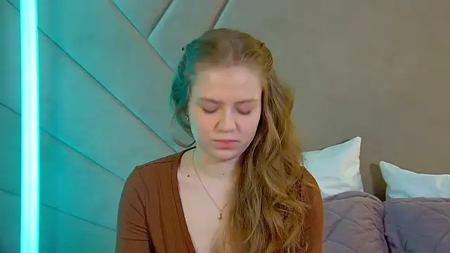 SelinSwarovski online show from April 2026 03:09:01 PM