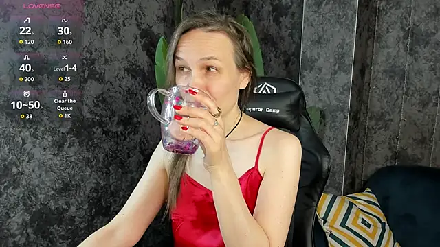 Snapshot of Lillian_White chatting on May 2026 01:03:01 AM Lillian White online show from May 2026 01:03:01 AM