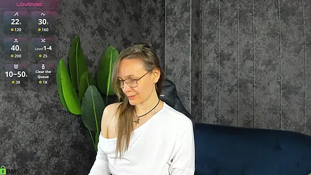 Snapshot of Lillian_White chatting on May 2026 12:59:01 AM Lillian White online show from May 2026 12:59:01 AM