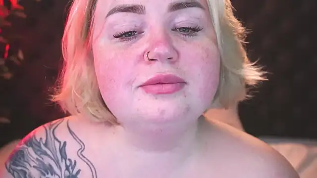 Snapshot of ZaraReignn chatting on November 2025 08:18:01 PM ZaraReignn online show from November 2025 08:18:01 PM