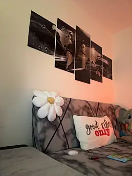 Snapshot of Eelleen chatting on December 2025 02:37:02 PM Eelleen online show from December 2025 02:37:02 PM