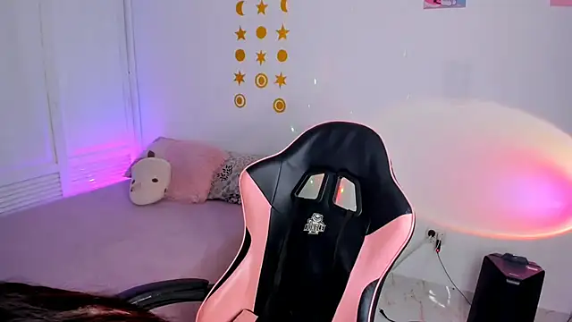 Kaoriyoshii online show from November 2025 07:13:02 PM