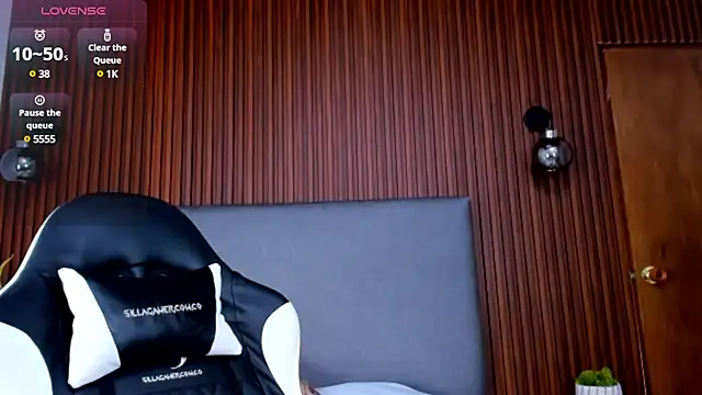 Snapshot of elissa_iris chatting on December 2024 03:22:01 PM elissa iris online show from December 2024 03:22:01 PM