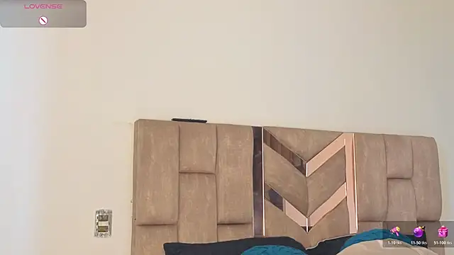 KloheCurvy online show from April 2026 01:27:02 PM