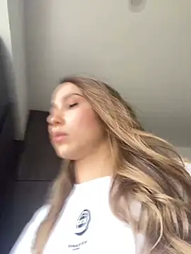 SophieRaily  online show from December 2024 08:44:02 PM