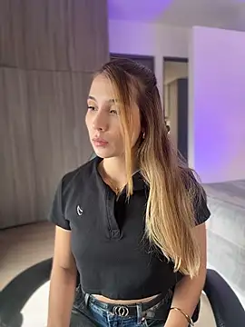 SophieRaily  online show from December 2025 04:35:02 PM