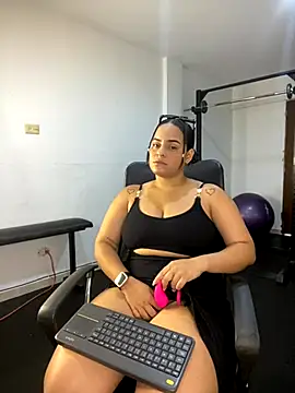 Snapshot of Violetrousse chatting on October 2025 07:02:02 PM Violetrousse online show from October 2025 07:02:02 PM