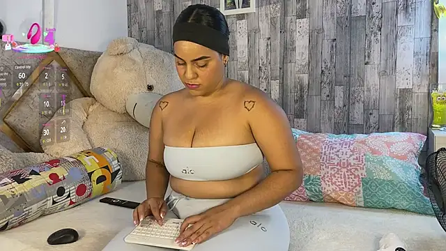 Snapshot of Violetrousse chatting on October 2025 08:29:01 PM Violetrousse online show from October 2025 08:29:01 PM