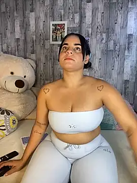 Snapshot of Violetrousse chatting on November 2025 07:05:01 PM Violetrousse online show from November 2025 07:05:01 PM