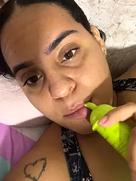 Snapshot of Violetrousse chatting on November 2025 04:26:02 AM Violetrousse online show from November 2025 04:26:02 AM