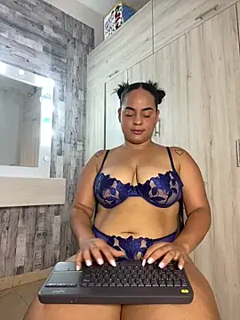 Snapshot of Violetrousse chatting on December 2025 08:47:02 PM Violetrousse online show from December 2025 08:47:02 PM