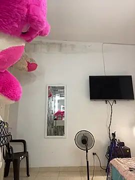 Snapshot of Violetrousse chatting on May 2026 06:13:02 PM Violetrousse online show from May 2026 06:13:02 PM