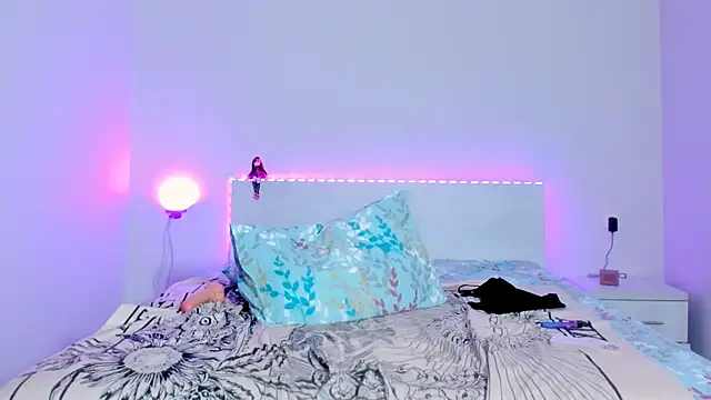 Snapshot of Shadow_Strik chatting on January 2025 08:15:01 PM Shadow Strik online show from January 2025 08:15:01 PM