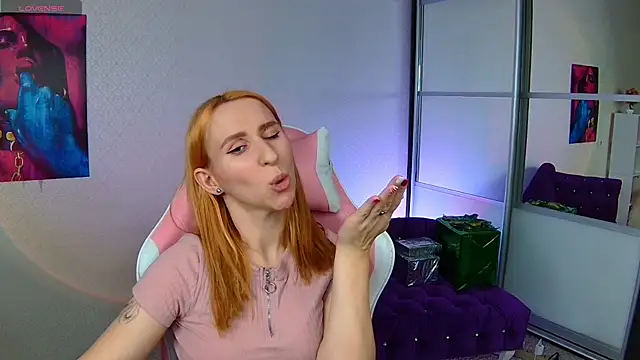 Snapshot of AliceBYKiss chatting on January 2025 07:11:01 PM AliceBYKiss online show from January 2025 07:11:01 PM