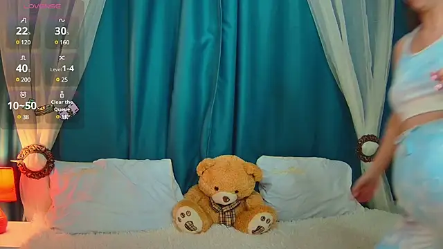 Snapshot of AliceBYKiss chatting on March 2025 12:30:02 PM AliceBYKiss online show from March 2025 12:30:02 PM