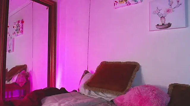 Snapshot of Alice_Foster_ chatting on October 2025 10:07:02 PM Alice Foster online show from October 2025 10:07:02 PM