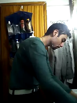 Snapshot of Raze_Elusive chatting on December 2024 04:27:02 PM Raze Elusive online show from December 2024 04:27:02 PM