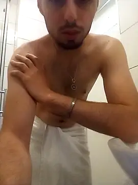 Snapshot of Raze_Elusive chatting on October 2025 10:52:02 PM Raze Elusive online show from October 2025 10:52:02 PM