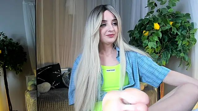 Snapshot of Katty_Lights chatting on January 2025 05:37:02 PM Katty Lights online show from January 2025 05:37:02 PM