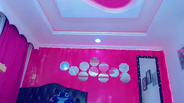 TiffanyMackensyy online show from November 2025 01:17:02 AM