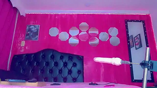 TiffanyMackensyy online show from November 2025 03:20:02 AM