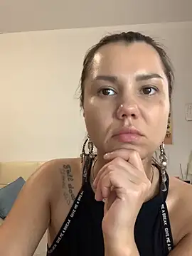 MiraMiss online show from November 2025 10:50:02 AM