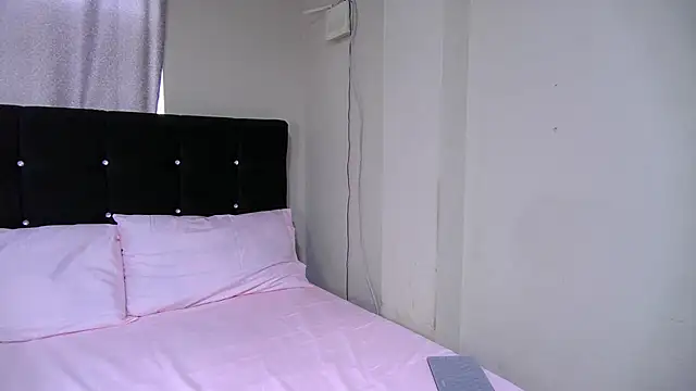 Snapshot of petite_paola chatting on January 2025 02:46:01 PM petite paola online show from January 2025 02:46:01 PM