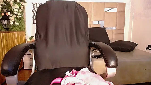 Queenjenn   online show from December 2024 05:07:02 PM